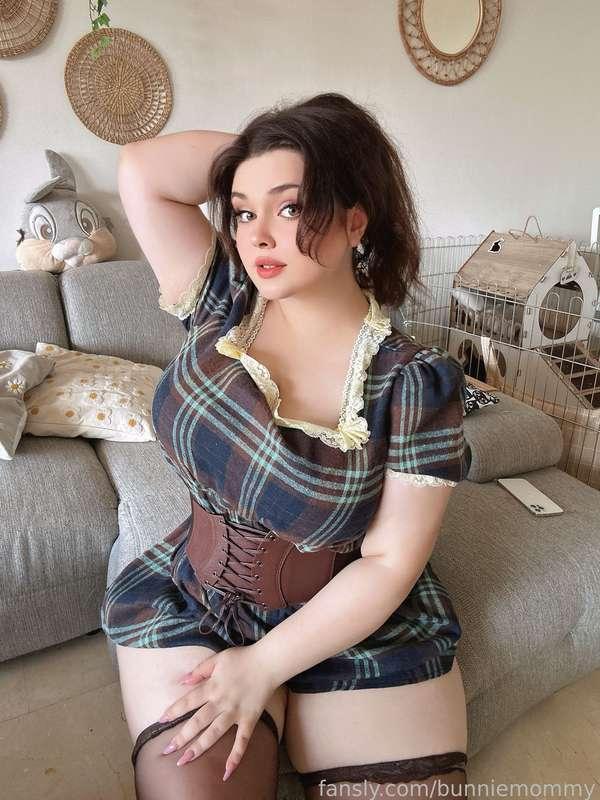 Hair up or down? 😉💕

#fyp #thick #curvy #chubby #bigboobs #corset #nylons 