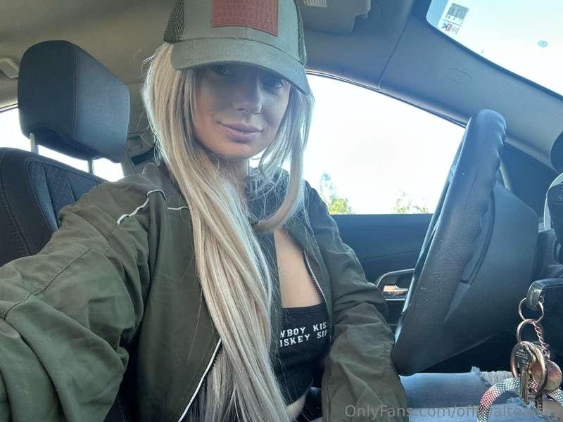 Take a ride with me 🍑🍆💦
#lush #wantmore #blonde #body