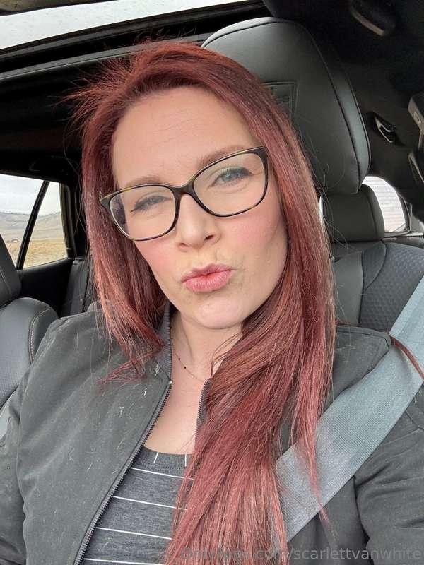 Happy Sunday, you guys!! This girl has some errands she has ..