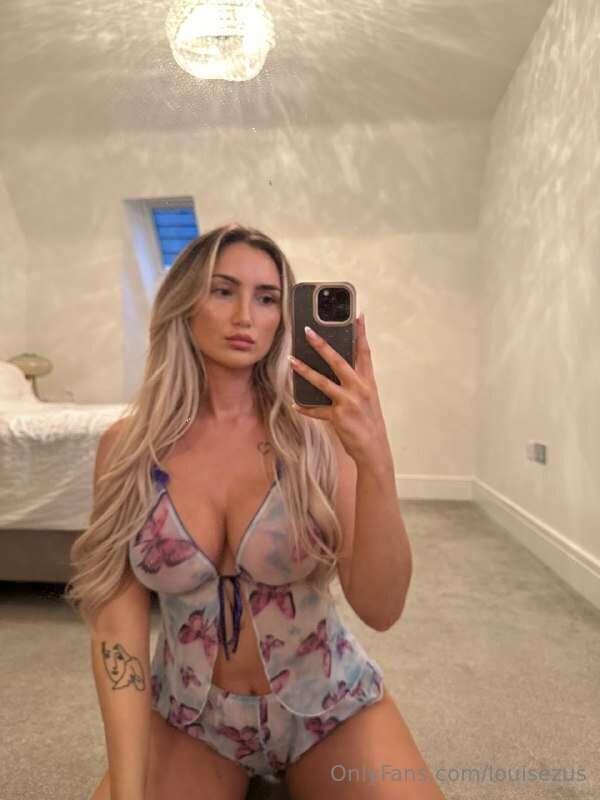 Happy Friday! Who’s excited for the weekend? 🙋‍♀️