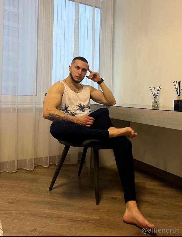 🔞 @Brian_Griffin 🔞Everybody check out my friend Brian Griffi..