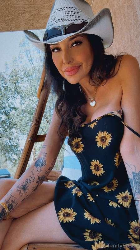 Come on, I know you want more of my new pictures! 🥵