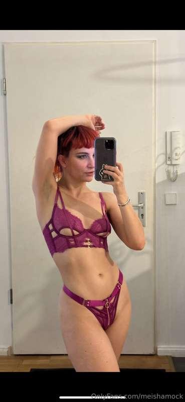 Hey it’s just me and my new cute pink lingerie. 😚.  I love t..