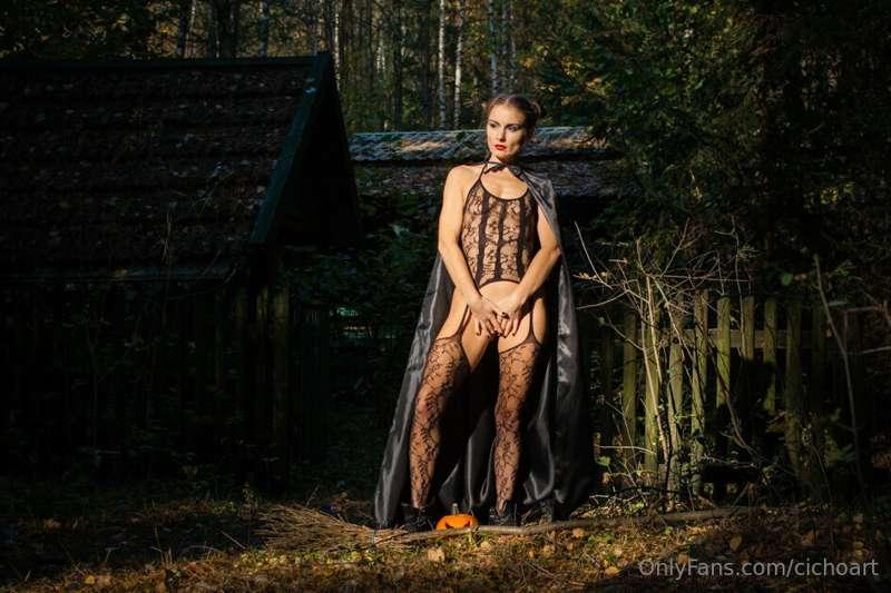 🔥 And 16 more hot art photos where I will show you my pussy,..