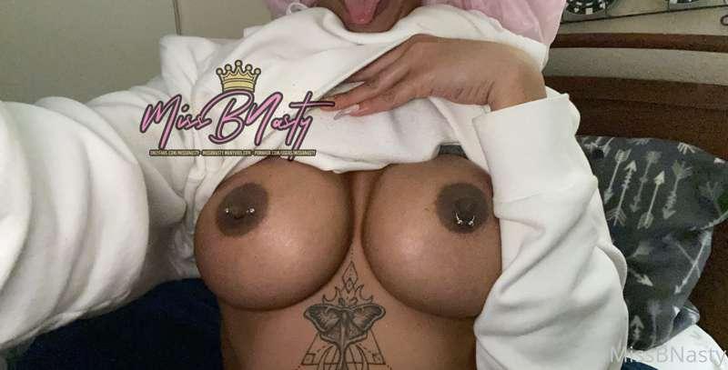 Here’s some titties on Christmas! I’ve had one of the BEST C..