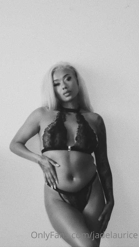 Everything is beautiful in black and white 🖤🤍
