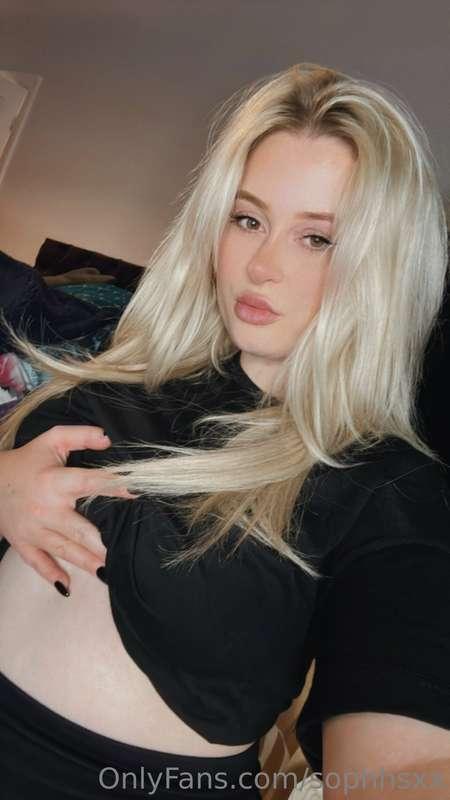 Reckon I have anything on under my top?