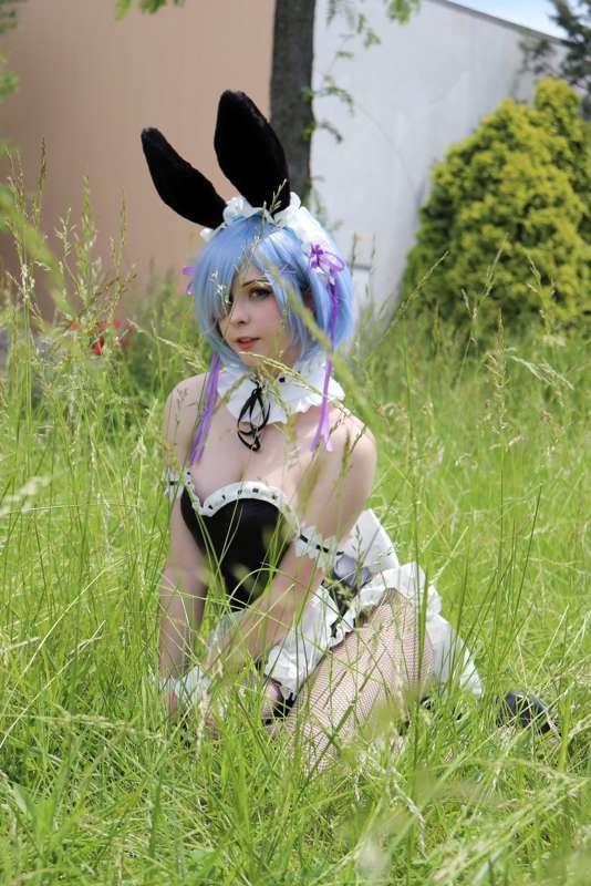 peekin through the grass ^_~