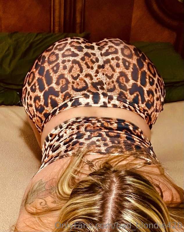Would u like to spank this thicc ass 🍑  an teach me a lesson..