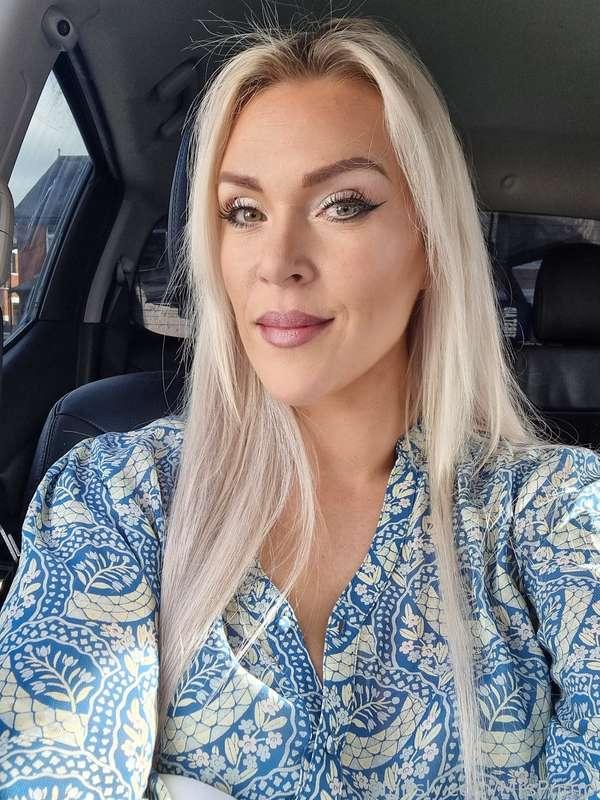 Off to work this morning with a very different look than last night 😈😇 xxx