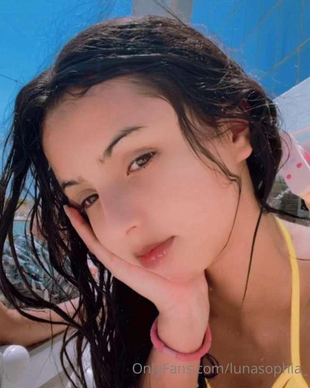 My gaze holds a quiet promise. What promise do you see? 👀🤝