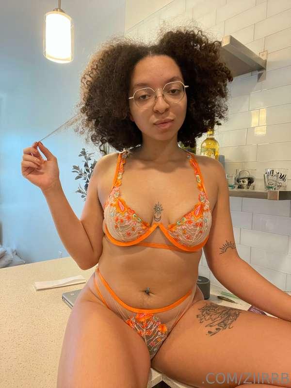 How much do you love my new orange lingerie?😏