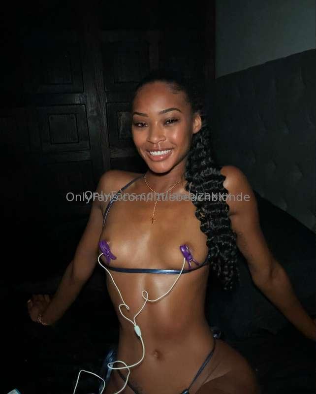 FREE FOR LIFEpetite famous ebony @islabizaxxx 🤤is FREE for l..
