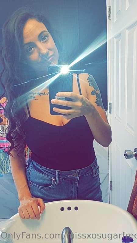 1 Free custom request when you sub to my VIP page! 
*1 speci..