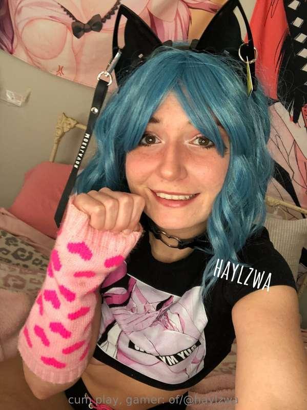 its ur fave catgirl just here to say ily & i hope ur Friday ..