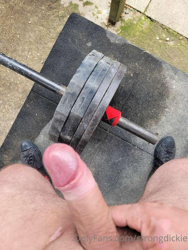Feeling horny asf and pumped up asf! Ready for my competitio..