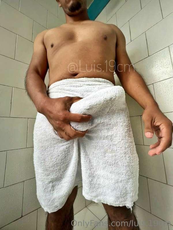 Me metí a la ducha para bañarme, pero me dieron ganas de paj..