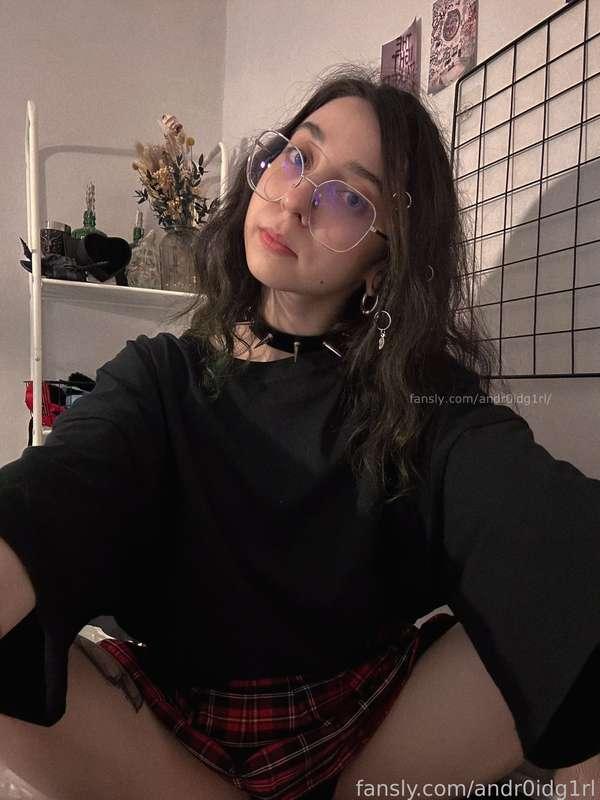 Cute? 

#fyp #glasses #nerdy #shygirl #goodgirl #slutty #gothgirl #daddy #cutegirl #smalltits #barelylegal