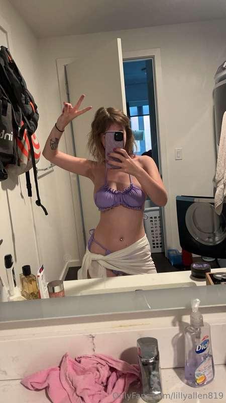 lillyallen819 image #1