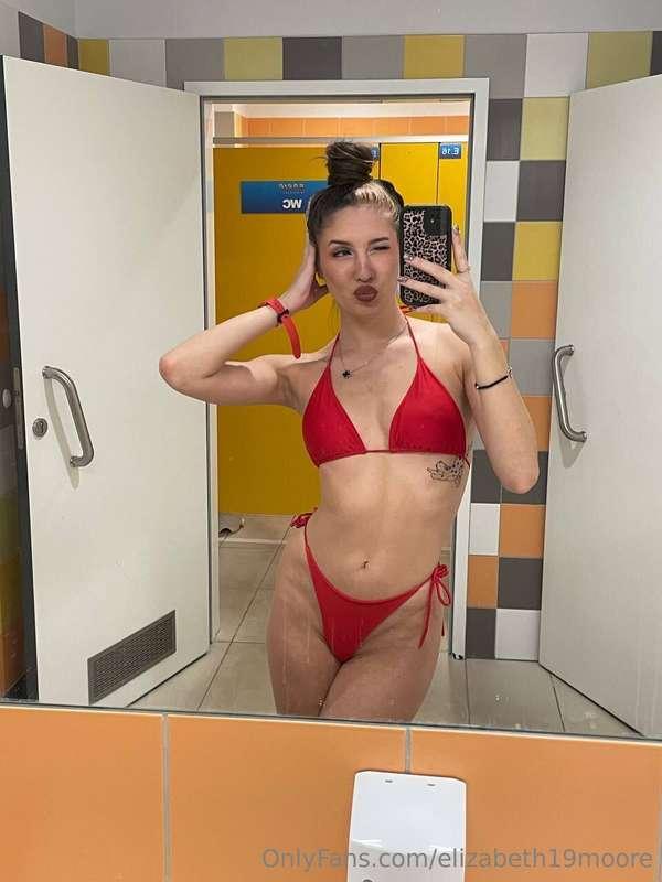 What is your favorite color? I'm in love with Red! 🥰Do you h..