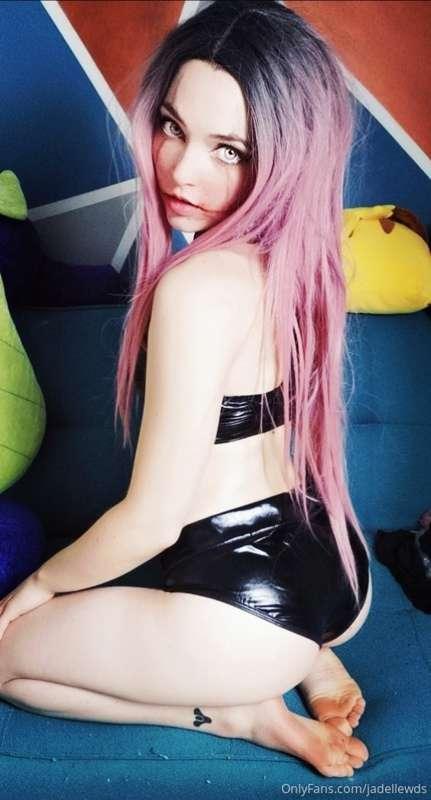 It's almost the end of this killer clowns shoot, you gonna m..