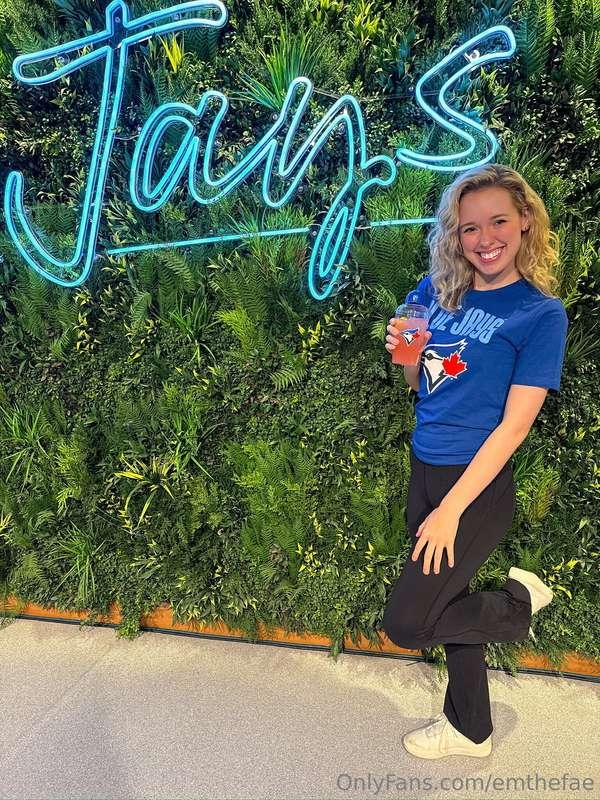 I went to a Blue Jays game yesterday! So funnn, I want to go..