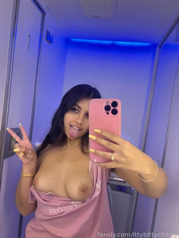 Showing off my tits at my seat on the plane ;)

#fyp #boobs #tits #flashing #publicflashing #public #publicnudity #tittydrop #naturaltits #petite 