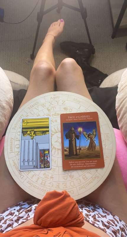 TODAYS TAROT READING FOR SEPTEMBER 7th 2021  The Four of Swo..