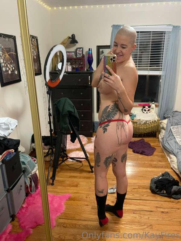 Do you match your undies to the holiday?? 🎁

Speaking of hol..