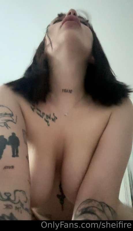 Me encanta estar encima tuya