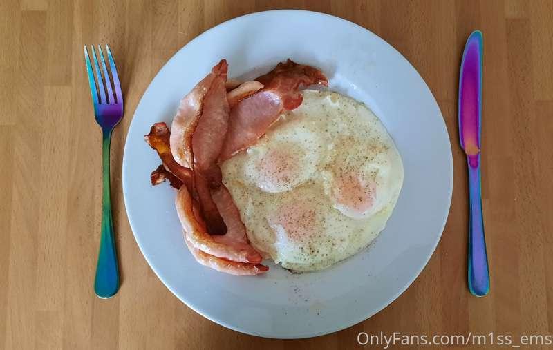 Breakfast..hungry! 😊