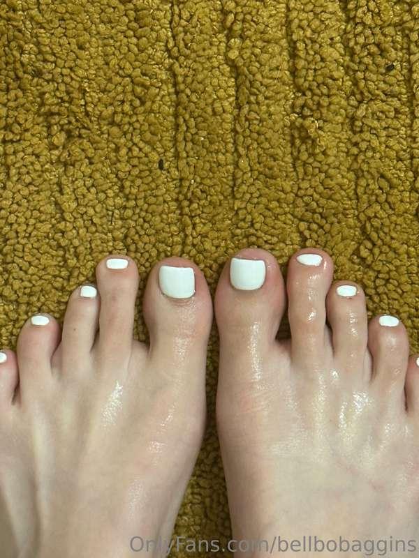 Pretty pedi 🤍
