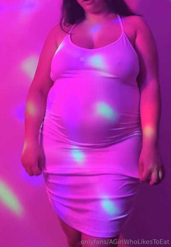 I think this dress makes me look FAT 🐷