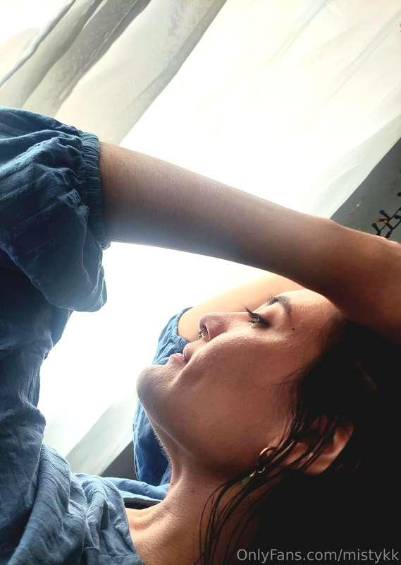 Good morning my love! 🥰🥰 What nice kisses on my neck you giv..