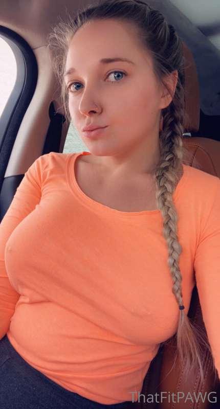It’s the freakin weekend!! Can you see my nipples? 😘