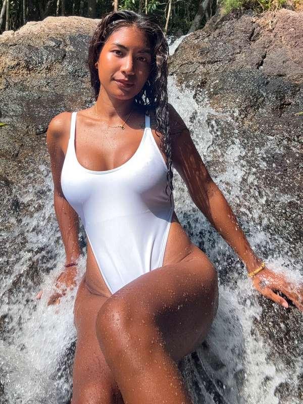 Warning: white bikini may cause trouble. 😈😜