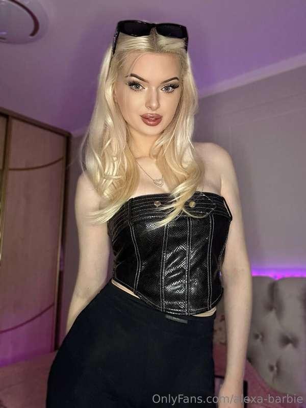 Would you prefer full black or full pink? 💕