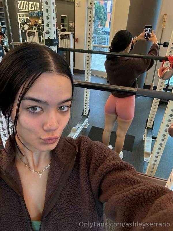 tell me how much you like my booty🍑 😘