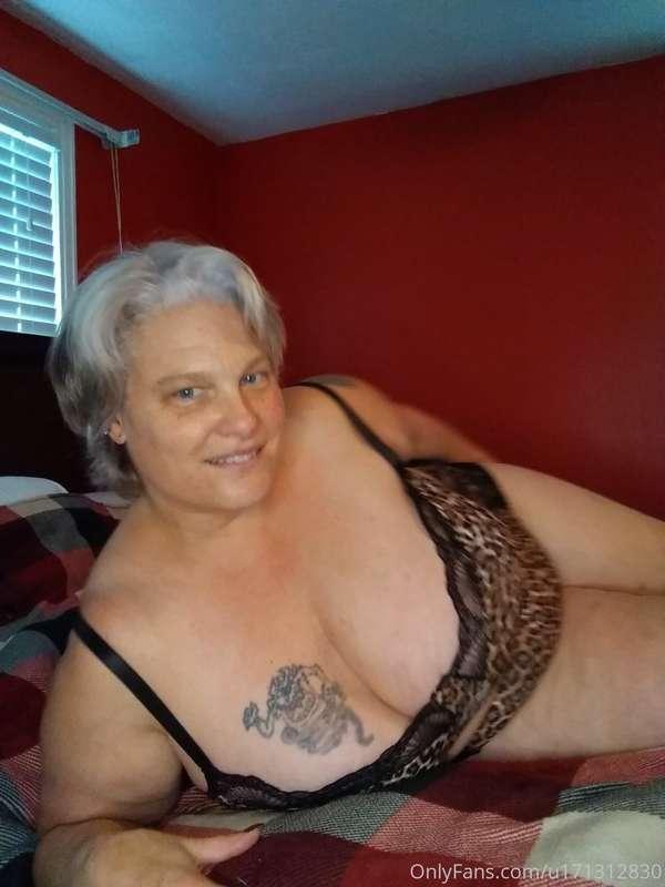 Finally it's Friday and I want to suck your hard dick! Who w..