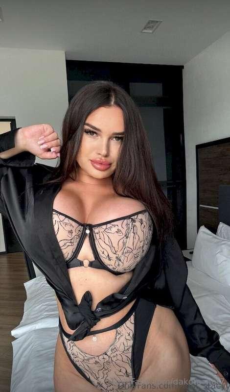 💦🔞Would you like this hot baby @bustyy_bella to show all her..