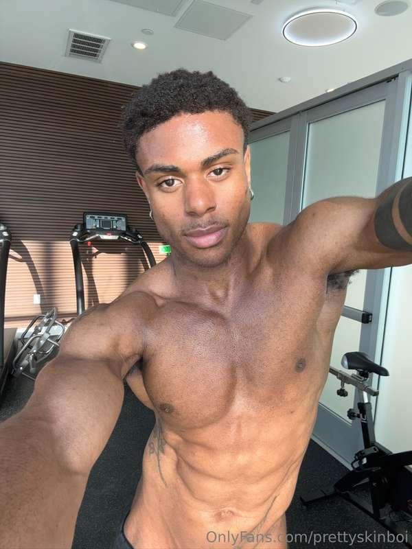 This dick ain't licking itself!👅