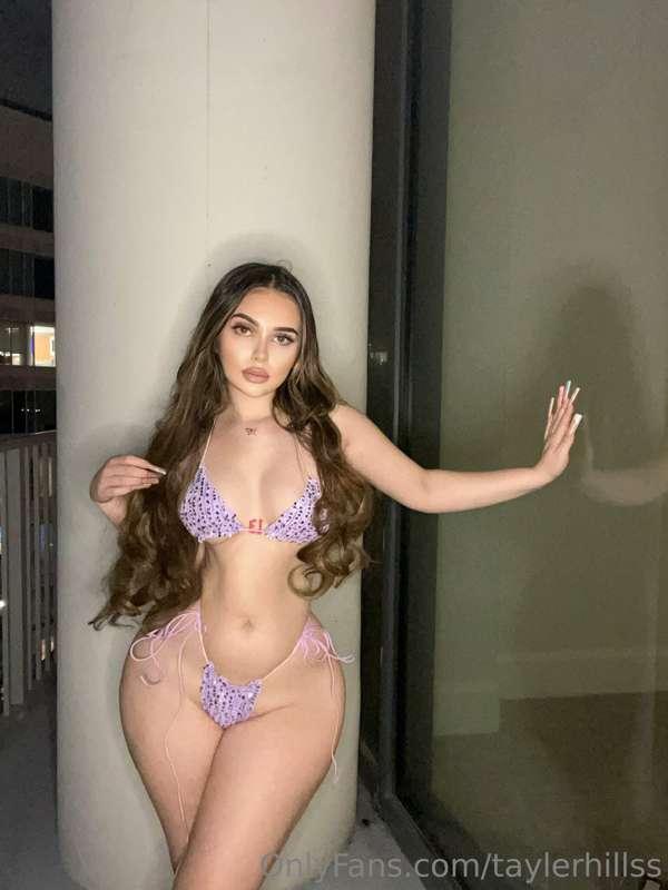 Wanna bet who can cum first? Dm me📲