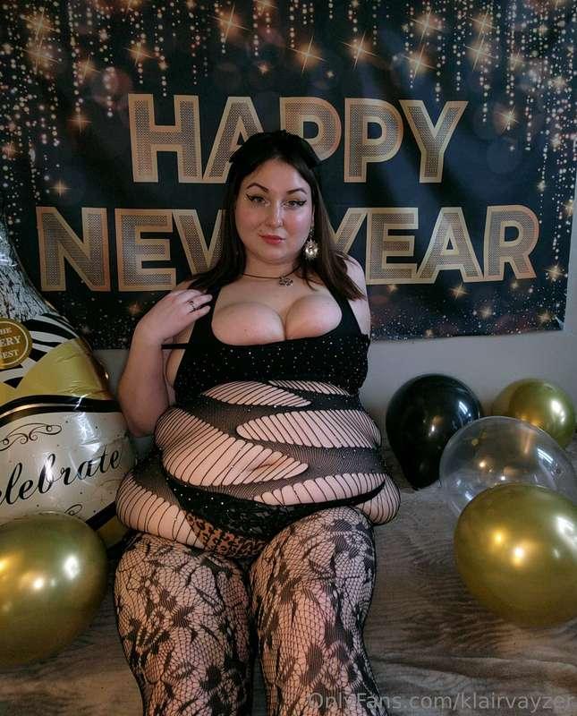 HAPPY NEW YEAR!!!  Special Video out midnight TONIGHT!! 🖤