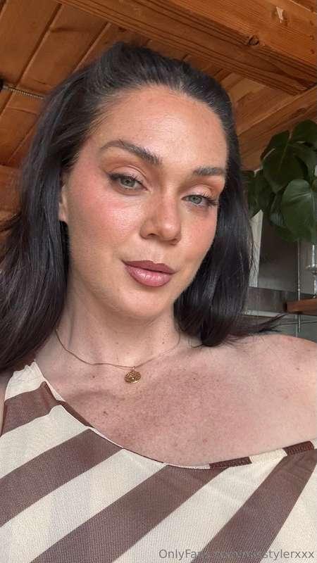 Loving my earth tone vibe today🤎🤍