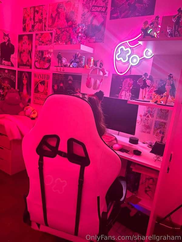 There's something about the rush of gaming with my hands on ..
