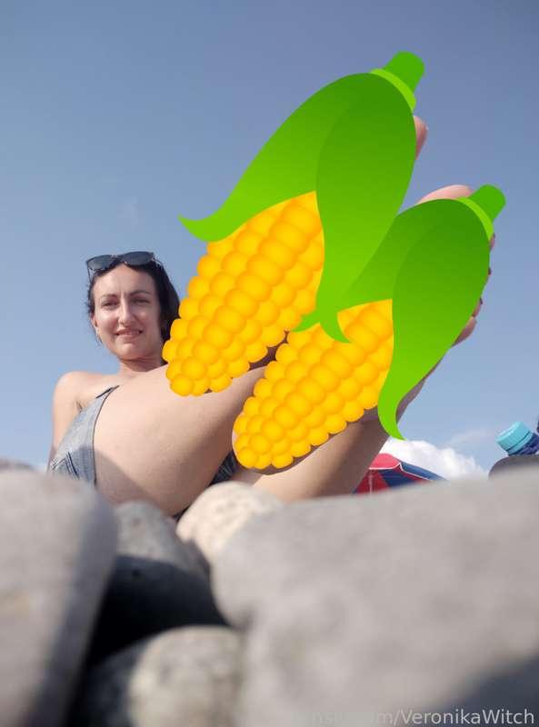 Warming up my feet at the beach ⛱️

#feet #feetfetish #barefeet #toes #cutetoes #soles #sole #feetworship #feetpics #longhair #greneyes #darkhair #brunette #slim #petite #skinny #fit #public #outdoor
