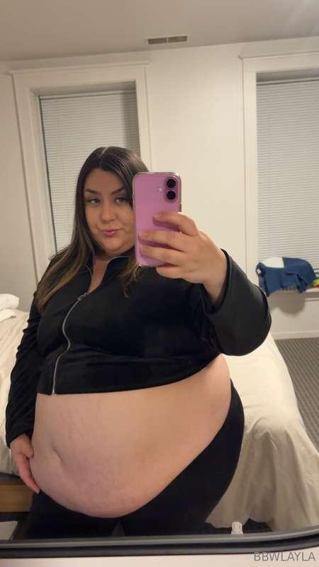 About to stuff this fat hanging belly with Taco Bell 🔔 going..