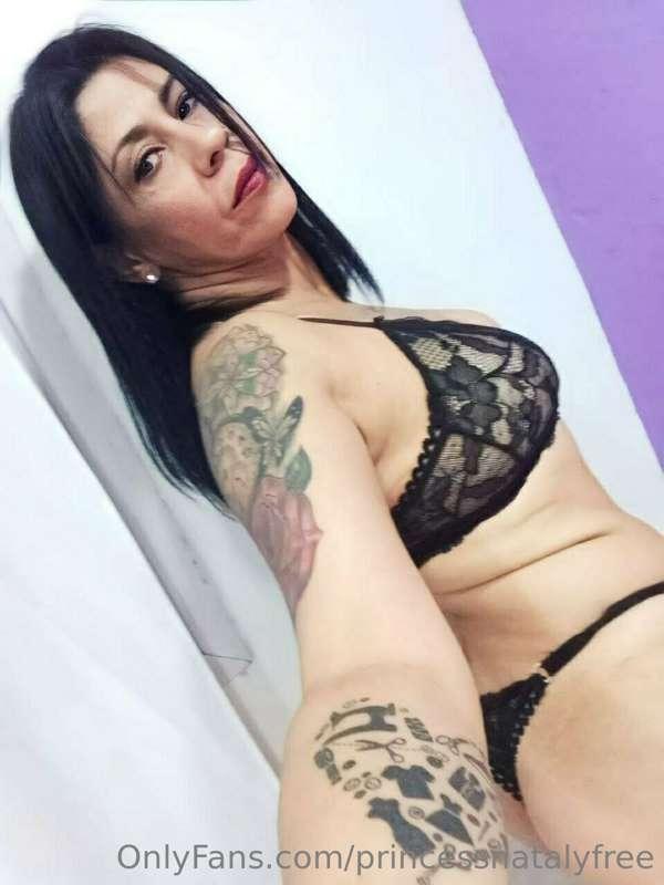💋💋💋 @karrybenh 💋💋💋

😝Are you ready to kill me? 

🥵follow me ..