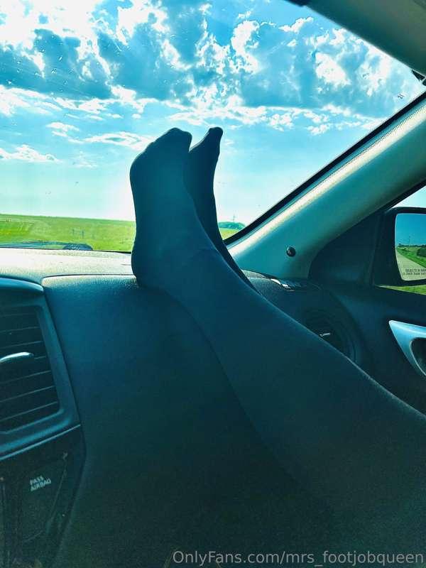 mrs_footjobqueen image #5