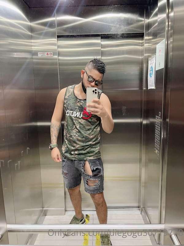 Te gusta cómo salgo con shorts roto